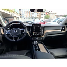 VOLVO-XC60-B5 AWD PLUS DARK