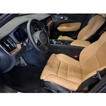 VOLVO-XC60-B5 AWD PLUS DARK