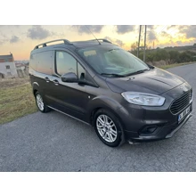 Acil satılık SAHİBİNDEN TEMİZ BAKIMLI 2023 FORD TOURNEO COURIER