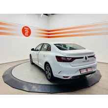 RENAULT-MEGANE-SEDAN TOUCH 1.3 TCE 140 BG EDC