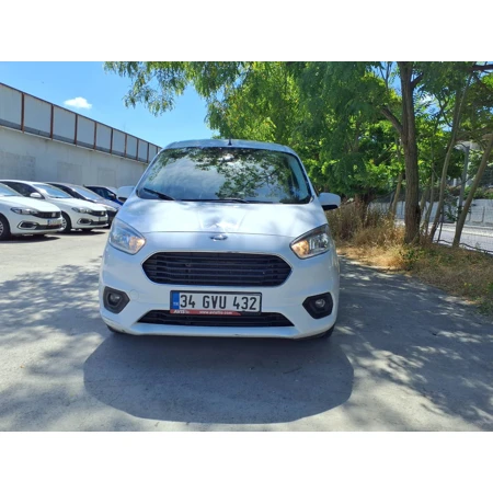 Ford TOURNEO COURIER 2023 82.274 km