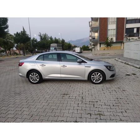 Renault MEGANE 2018 226.041 km 1