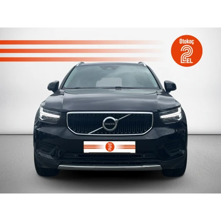 VOLVO XC40 MOMENTUM