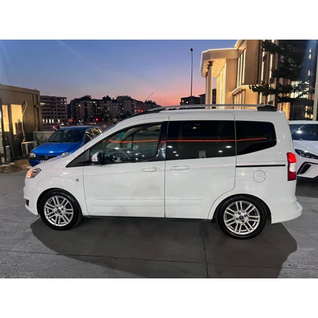 Ford TOURNEO COURIER 2014 62.000 km