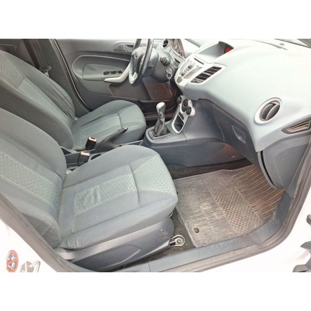 FORD-FIESTA-5K 1.4i TITANIUM - 2