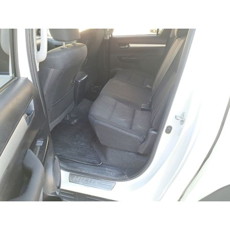 TOYOTA-HILUX-2.4D-4D 4x2 ADVENTURE AT - 3
