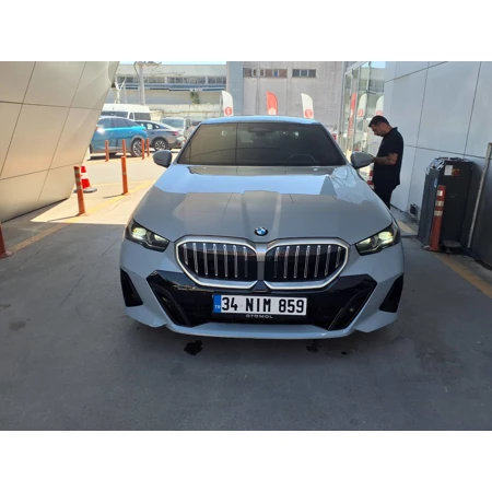 BMW-5 SERISI-1.6 520I MHEV M SPORT OTOMATİK