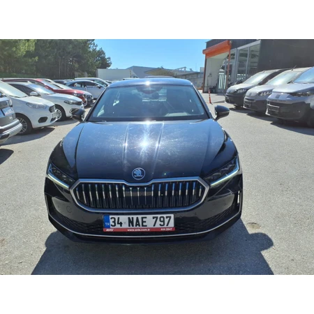 Skoda SUPERB 2025 61.279 km