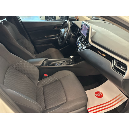 TOYOTA-C-HR-1.8 HYBRID 4X2 FLAME E-CVT - 2