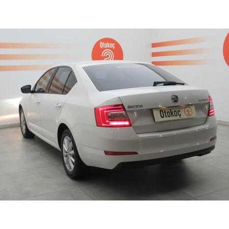 SKODA-OCTAVIA-1.6 TDI CR 110 PS DSG GREENTEC STYLE - 2