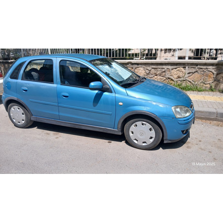2004 model opel corsa  - 1
