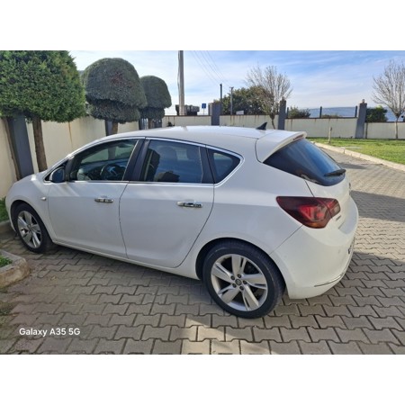 Opel Astra 1.4 T Sport 2013 - 1