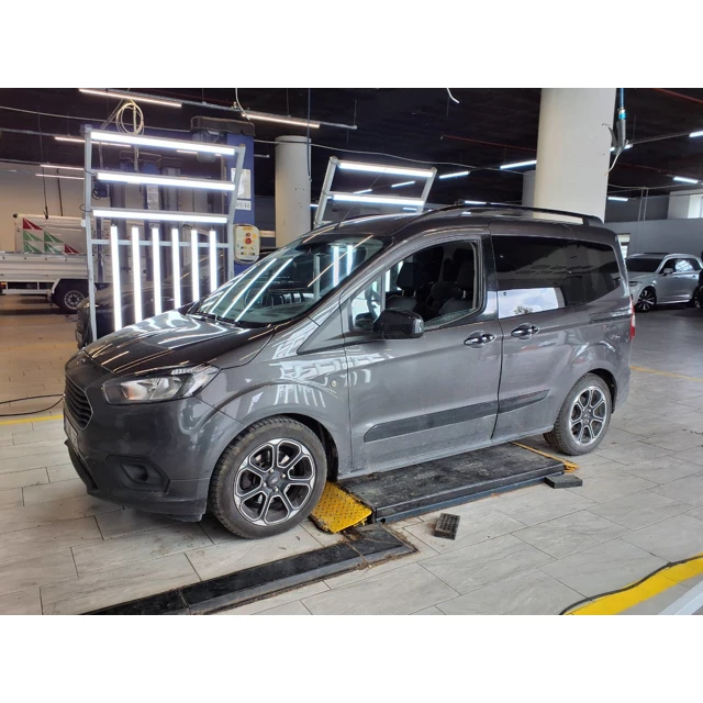 Ford TOURNEO COURIER 2023 66.309 km 3