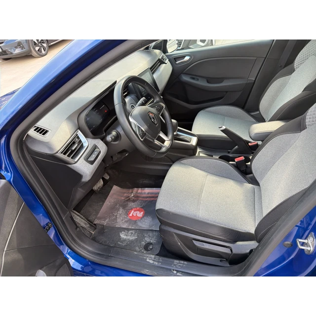 Renault CLIO 2024 72.048 km 4