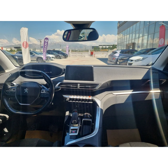 Peugeot 3008 2018 125.930 km 6
