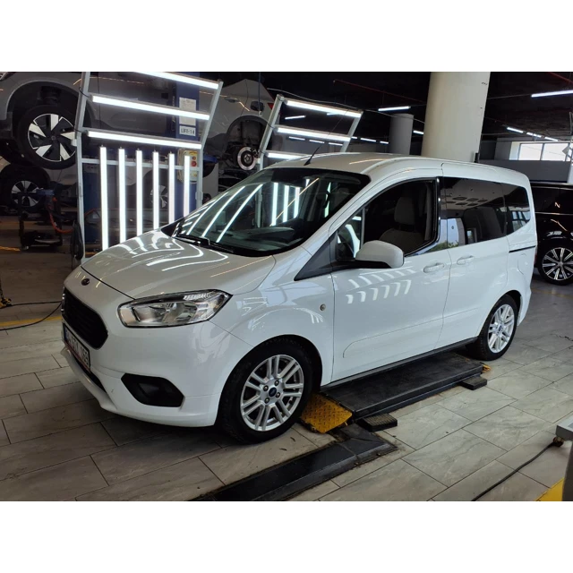 Ford TOURNEO COURIER 2023 118.078 km 3