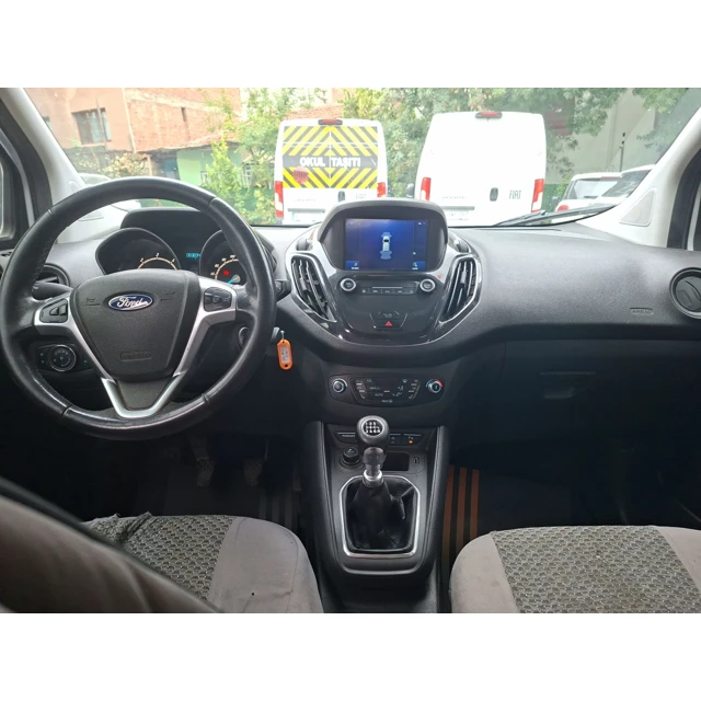 Ford TOURNEO COURIER 2021 83.840 km 7