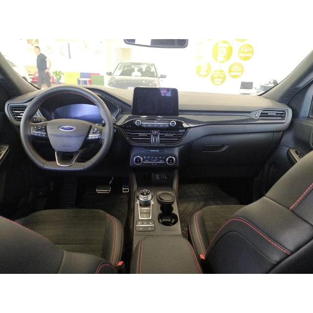 Ford KUGA 2023 11.900 km 6