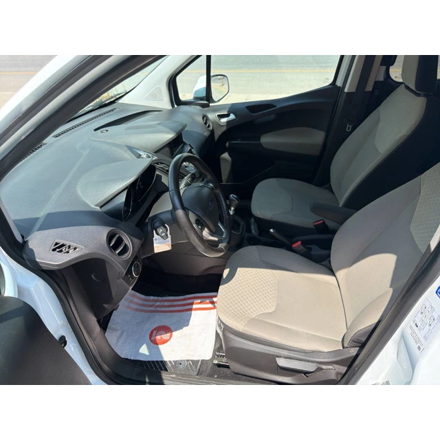 Ford TOURNEO COURIER 2023 97.284 km 4