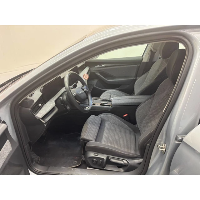 Skoda SUPERB 2025 59.543 km 4