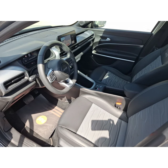 Jeep AVENGER 2025 8.787 km 4