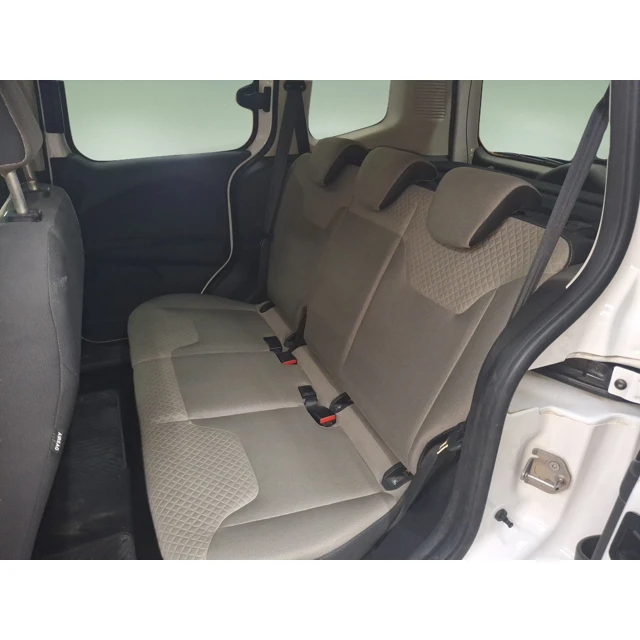 Ford TOURNEO COURIER 2021 165.862 km 6