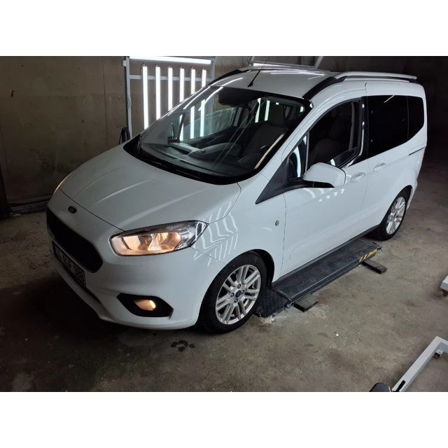 Ford TOURNEO COURIER 2023 99.248 km 3