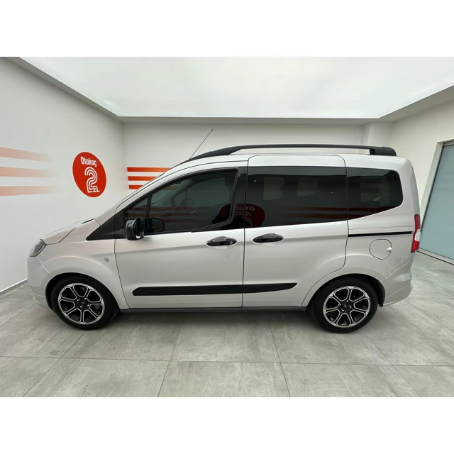 Ford TOURNEO COURIER 2022 13.432 km 4