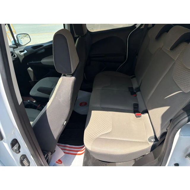 Ford TOURNEO COURIER 2023 97.284 km 6