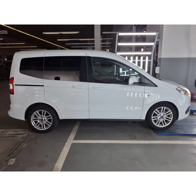 Ford TOURNEO COURIER 2022 56.249 km 3