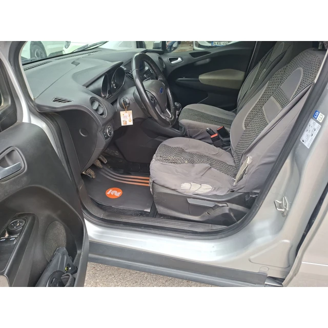 Ford TOURNEO COURIER 2021 83.840 km 4