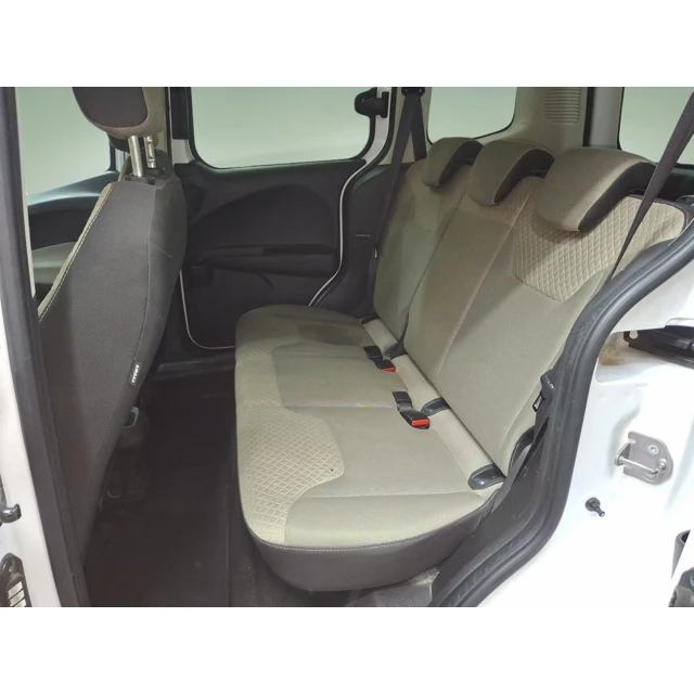 Ford TOURNEO COURIER 2022 193.743 km 6