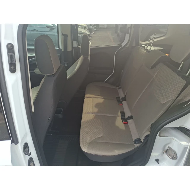 Ford TOURNEO COURIER 2023 72.207 km 6