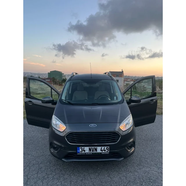 Ford TOURNEO COURIER 2023 55.000 km 3
