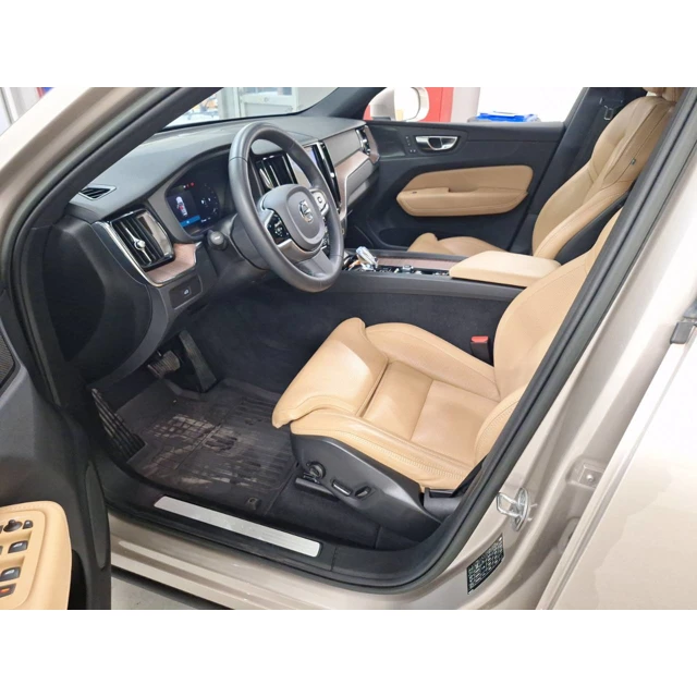 Volvo XC60 2023 42.816 km 4