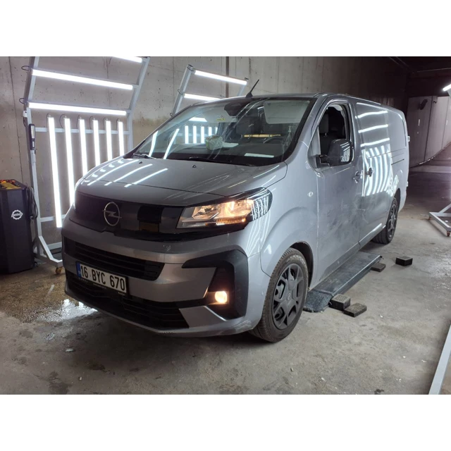 Opel VIVARO 2025 22.750 km 2