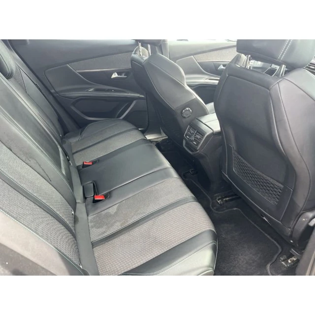 Peugeot 3008 2024 75.975 km 5