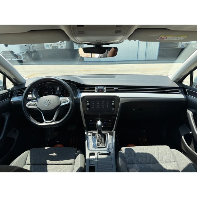 Volkswagen PASSAT 2023 75.559 km 6
