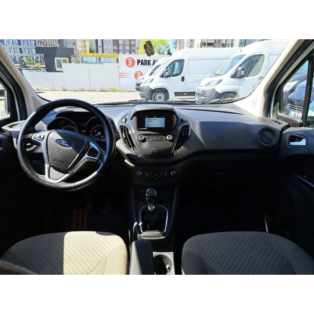 Ford TOURNEO COURIER 2023 113.928 km 6