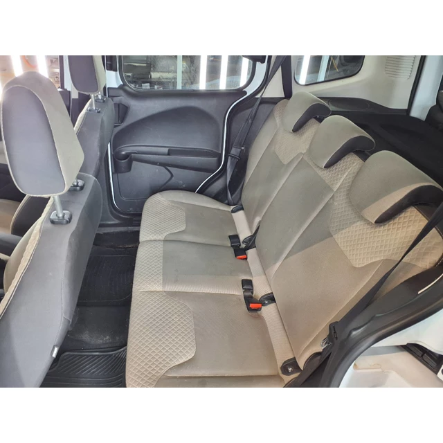 Ford TOURNEO COURIER 2023 118.078 km 6