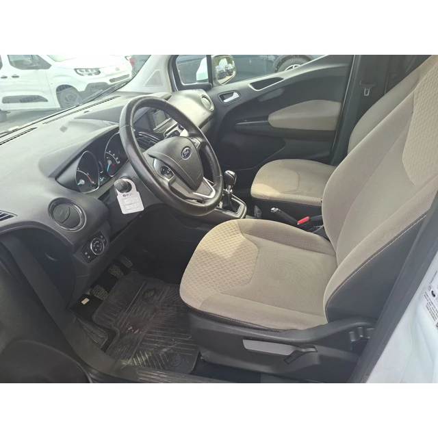 Ford TOURNEO COURIER 2023 72.207 km 4