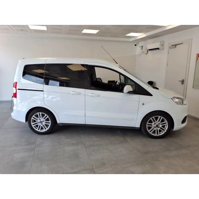 Ford TOURNEO COURIER 2023 101.245 km 3