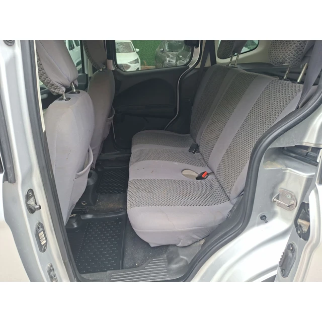 Ford TOURNEO COURIER 2021 83.840 km 6